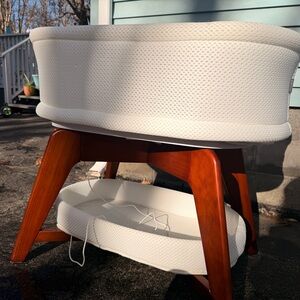 TruBliss Evi Smart Bassinet